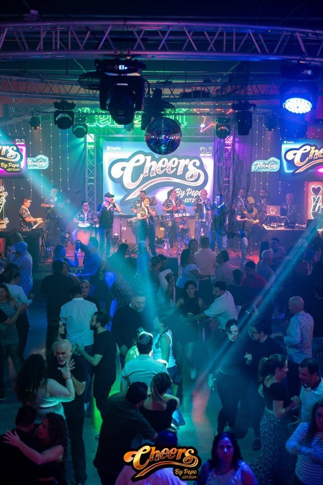 Baile en Cheers Coyote