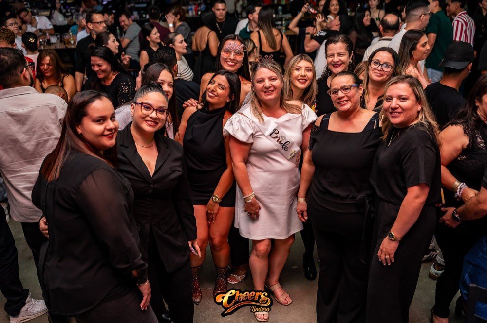 Grupo de amigas en Cheers